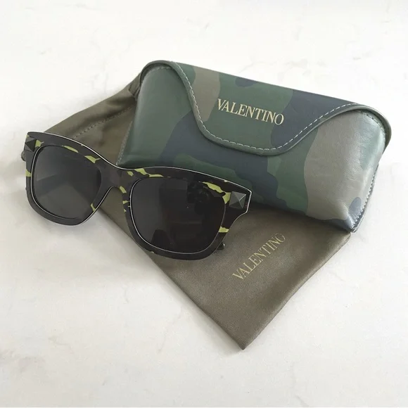 Valentino Rockstud Camo Wayfarer Style Sunglasses Valentino Pink Camouflage V670SC Rockstud Wayfarer  main image 3